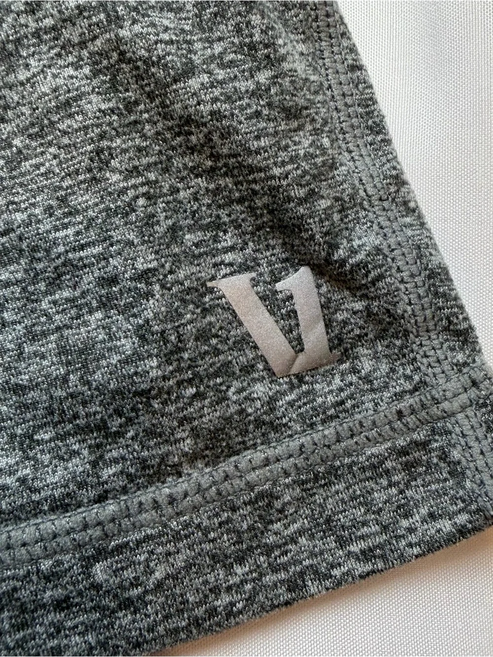 Vuori Men’s Performance Athletic Shorts Gray Heather Size Large Zip Pocket